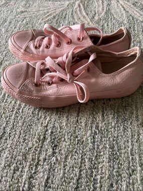Classic Low-Top Women’s Sneakers in Pink